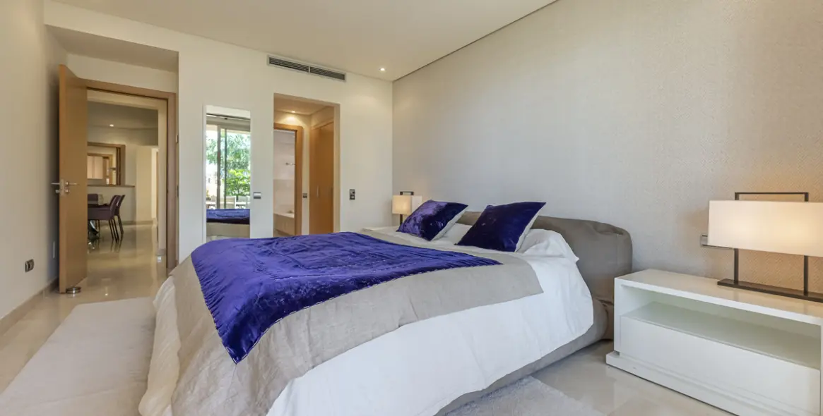 Venta de apartamento en planta media en The Golden Mile 8