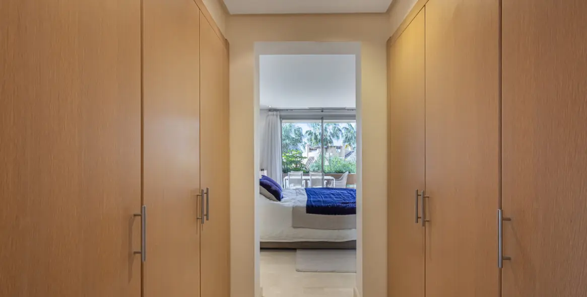 Venta de apartamento en planta media en The Golden Mile 9