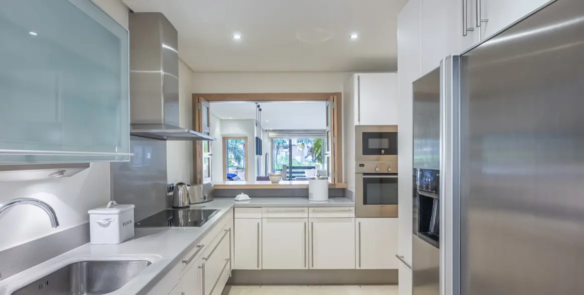 Venta de apartamento en planta media en The Golden Mile 34