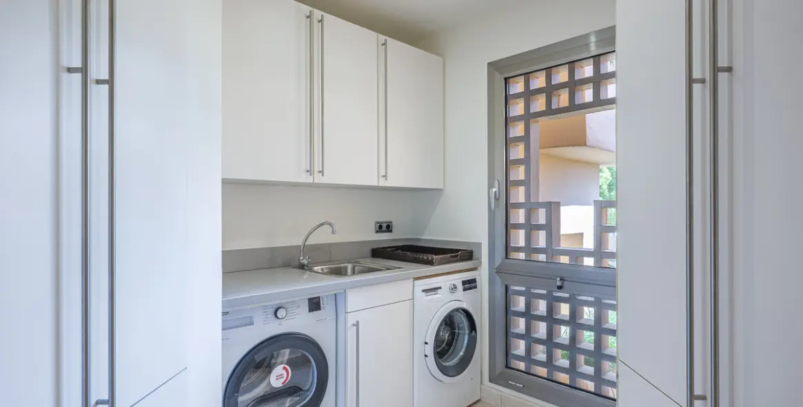 Venta de apartamento en planta media en The Golden Mile 39