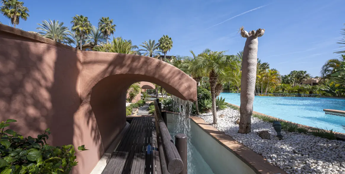 Venta de apartamento en planta media en The Golden Mile 59