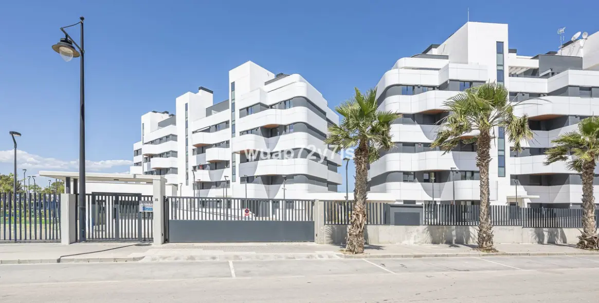 Продажа апартаментов на среднем этаже в Torremolinos 2