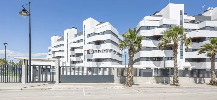 Продажа апартаментов на среднем этаже в Torremolinos 1