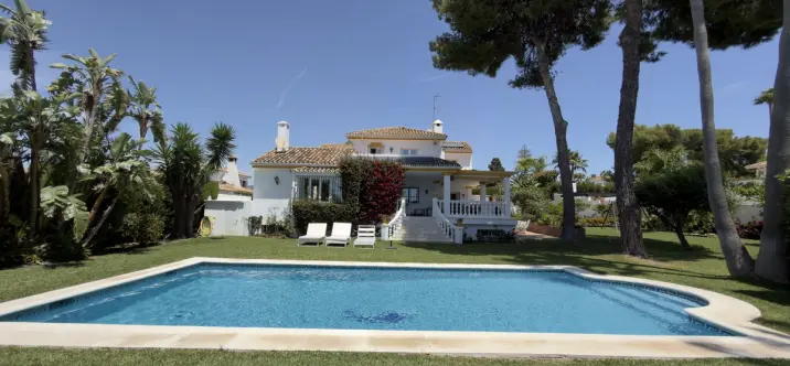 Venta de villa independiente en San Pedro de Alcántara 0