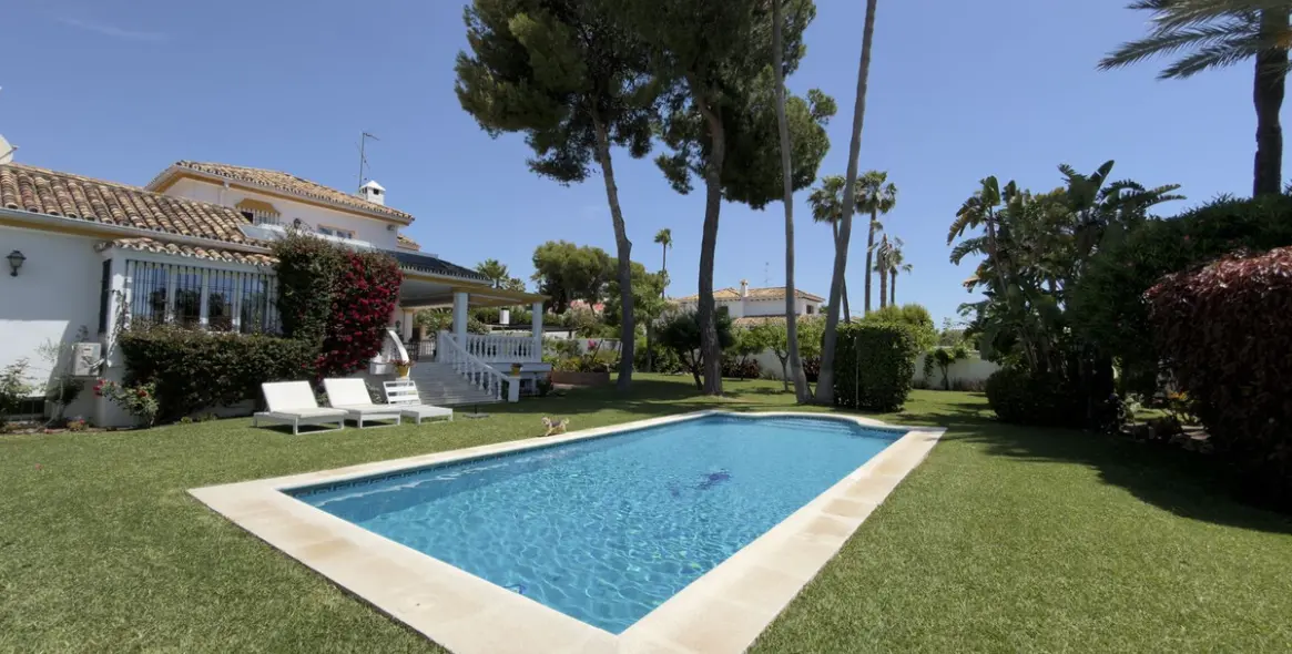 Venta de villa independiente en San Pedro de Alcántara 2