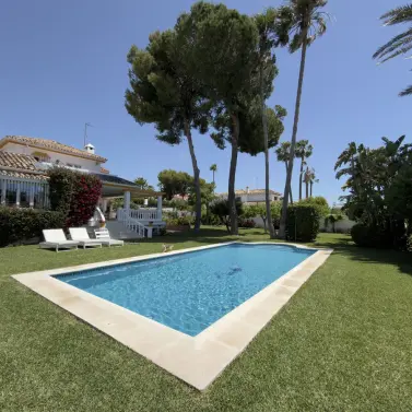 Venta de villa independiente en San Pedro de Alcántara