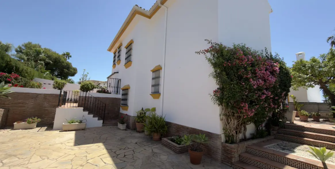 Venta de villa independiente en San Pedro de Alcántara 11