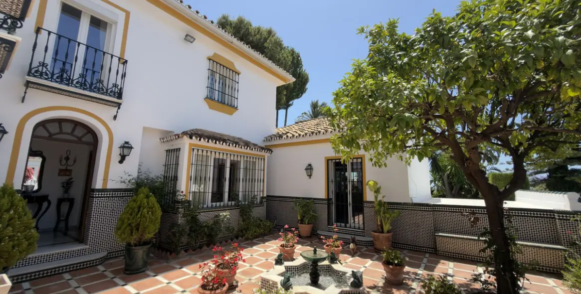 Venta de villa independiente en San Pedro de Alcántara 16