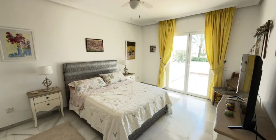 Venta de villa independiente en San Pedro de Alcántara 25