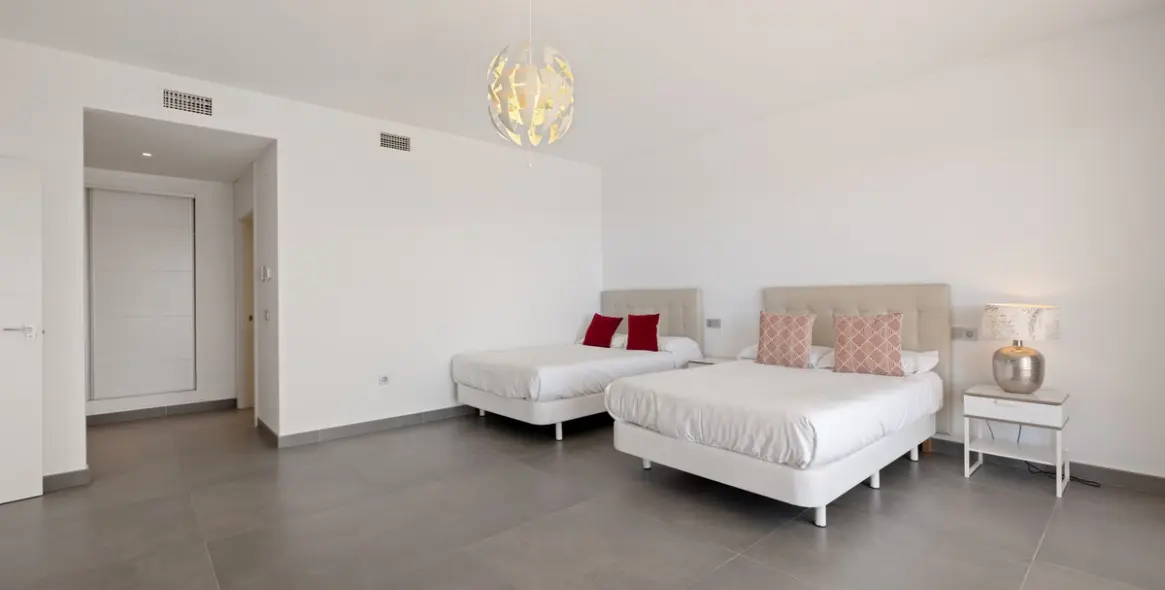 Venta de villa independiente en La Mairena 36
