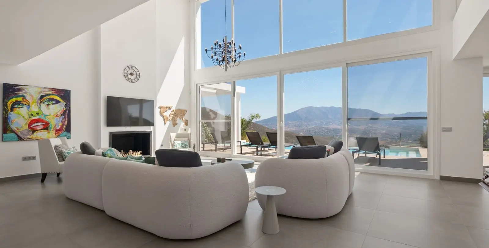 Sale of detached villa in La Mairena 4