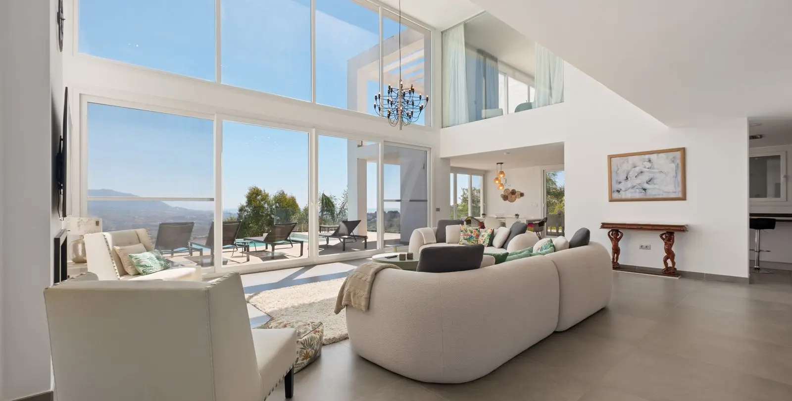 Sale of detached villa in La Mairena 5