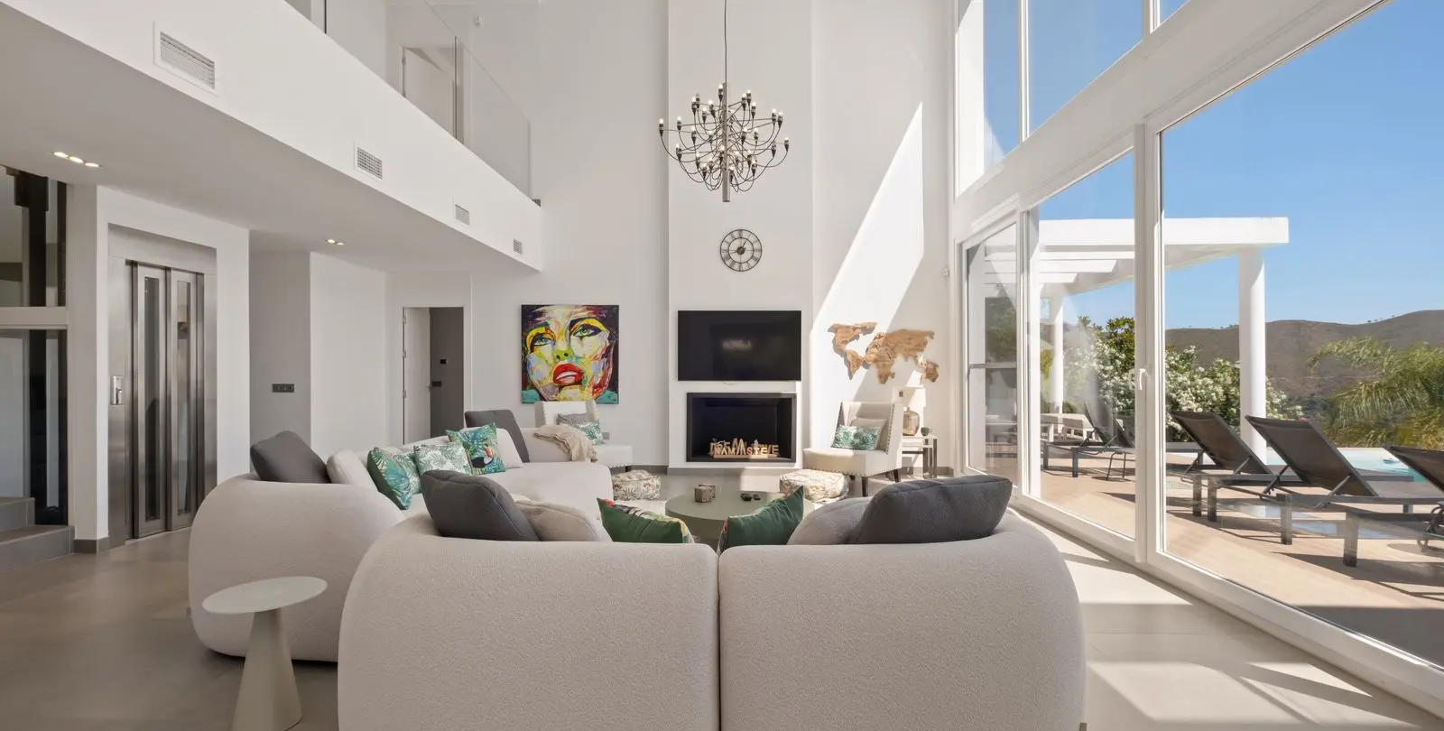 Sale of detached villa in La Mairena 6