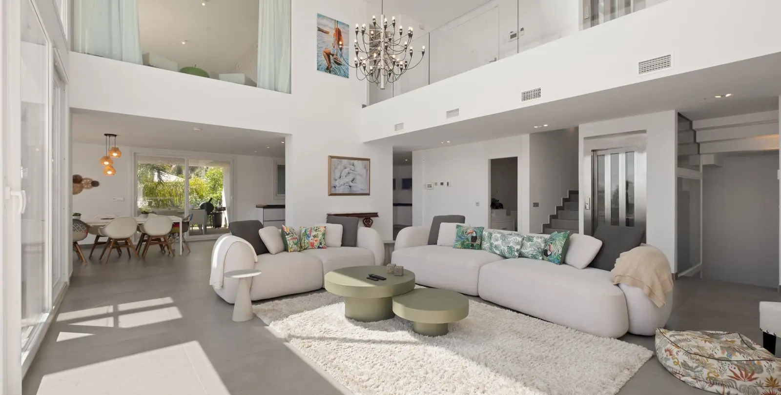 Sale of detached villa in La Mairena 8