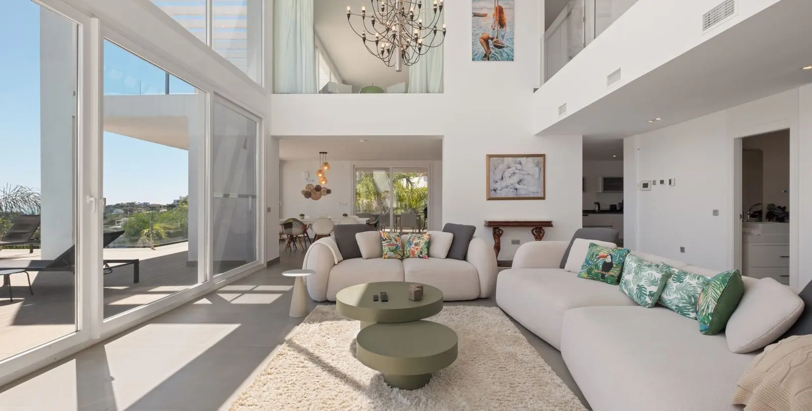 Sale of detached villa in La Mairena 9