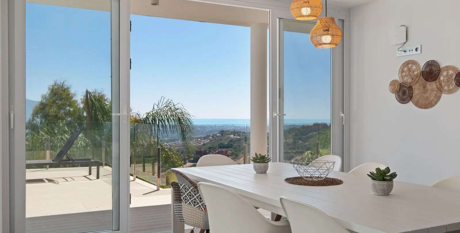 Sale of detached villa in La Mairena 11
