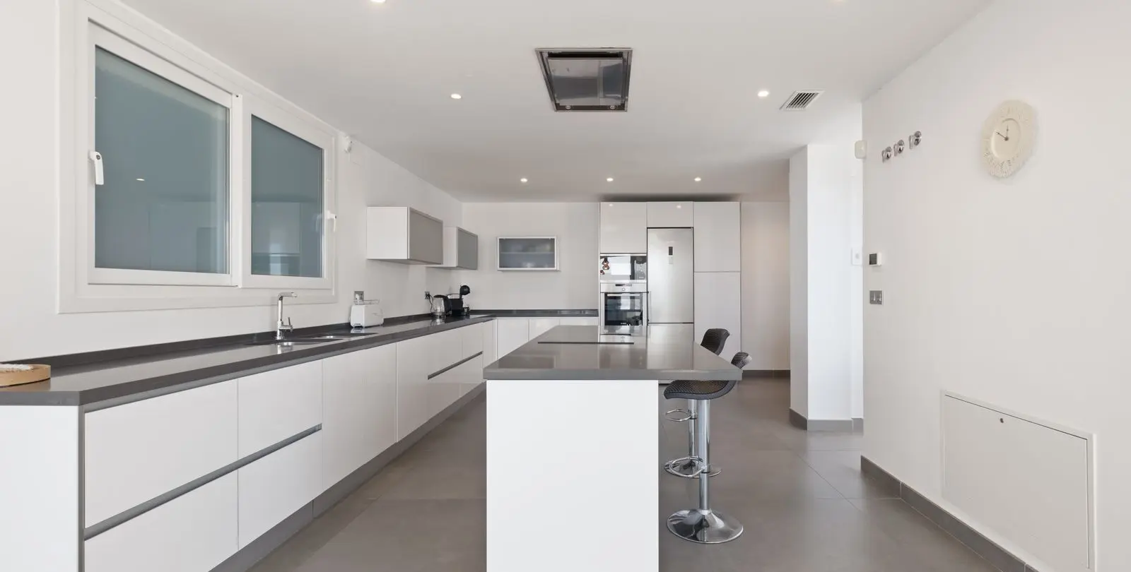 Sale of detached villa in La Mairena 14