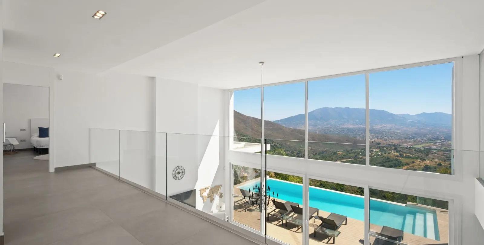 Sale of detached villa in La Mairena 16