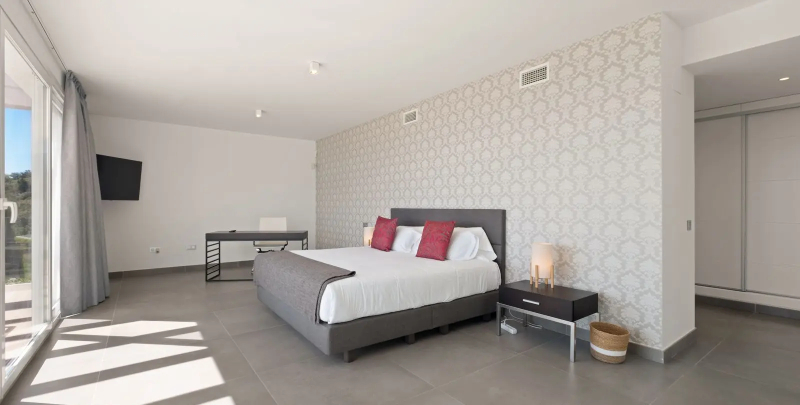Sale of detached villa in La Mairena 22