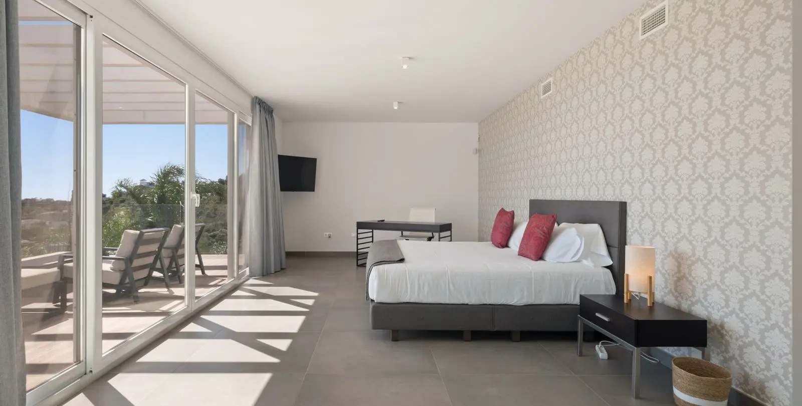 Sale of detached villa in La Mairena 23