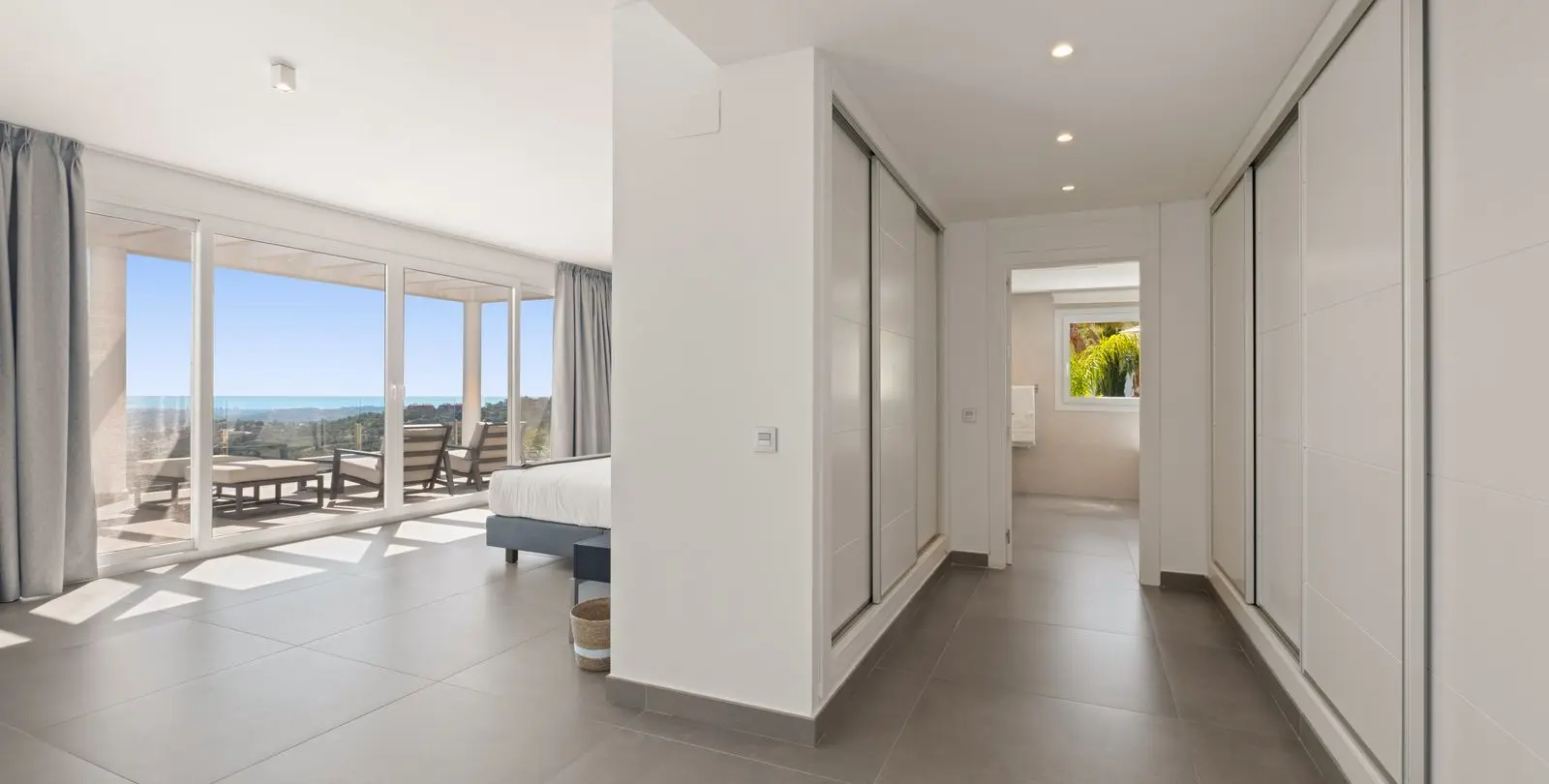 Sale of detached villa in La Mairena 24