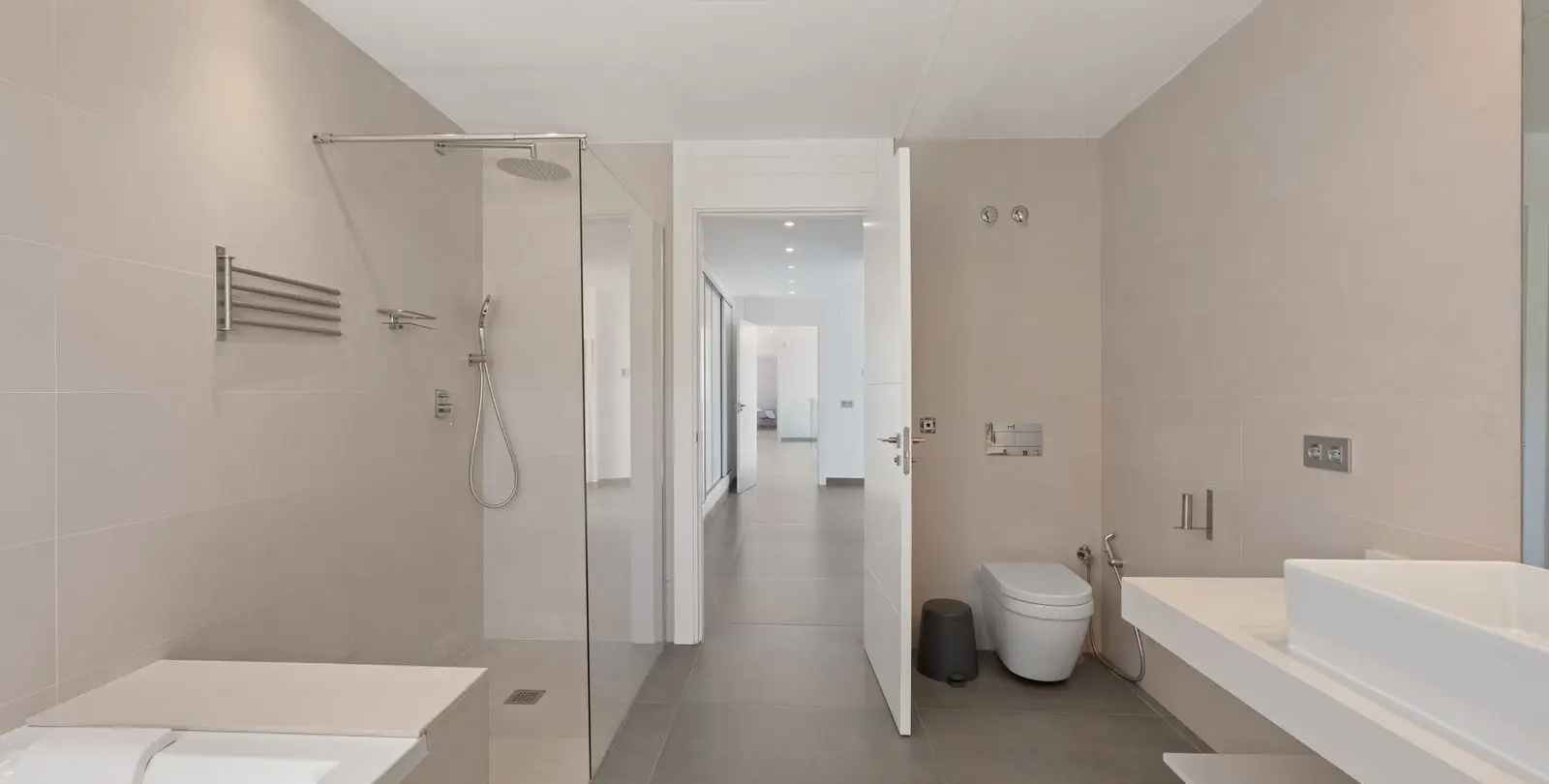 Sale of detached villa in La Mairena 26