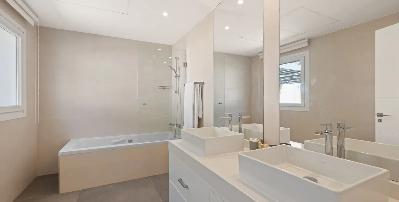 Sale of detached villa in La Mairena 29