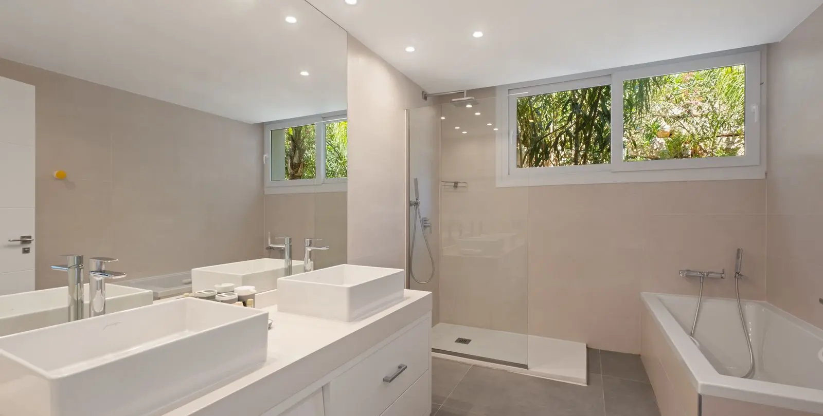 Sale of detached villa in La Mairena 33