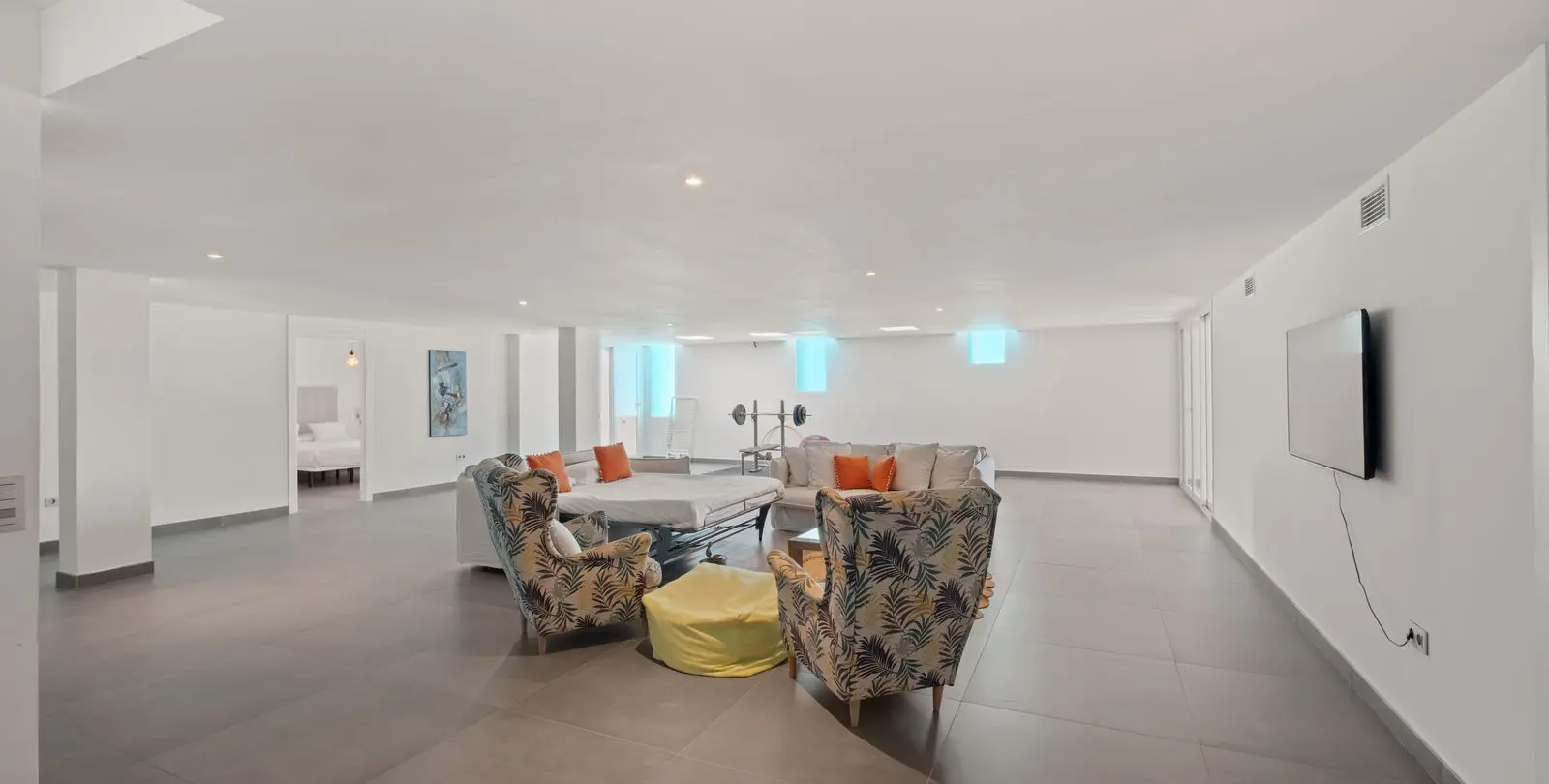 Sale of detached villa in La Mairena 35