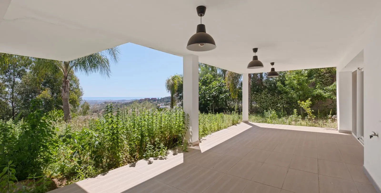 Sale of detached villa in La Mairena 37
