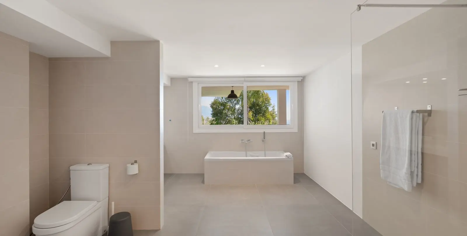 Sale of detached villa in La Mairena 42