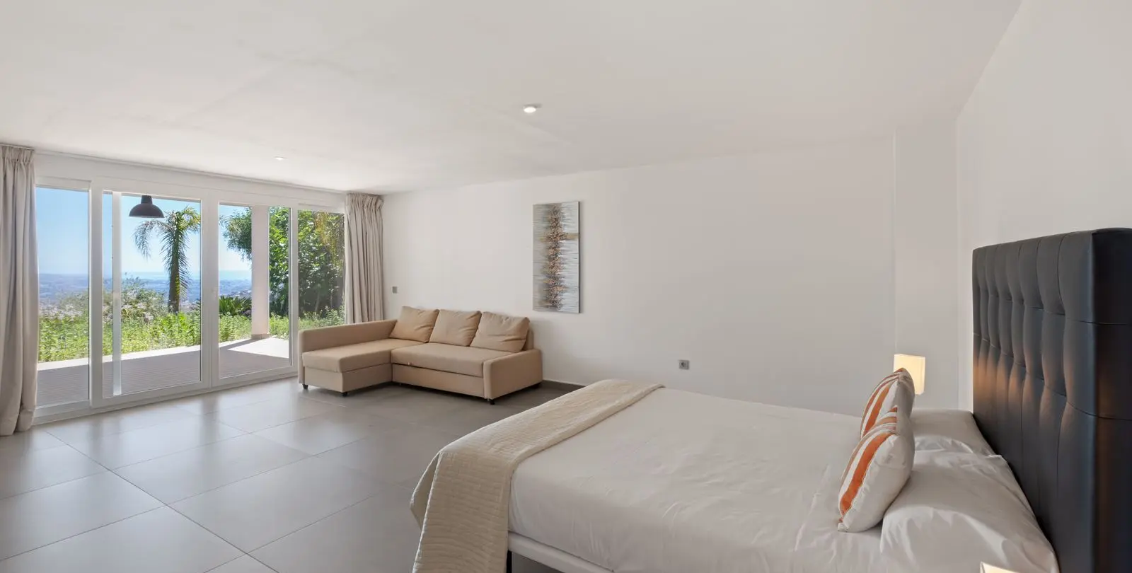Sale of detached villa in La Mairena 43