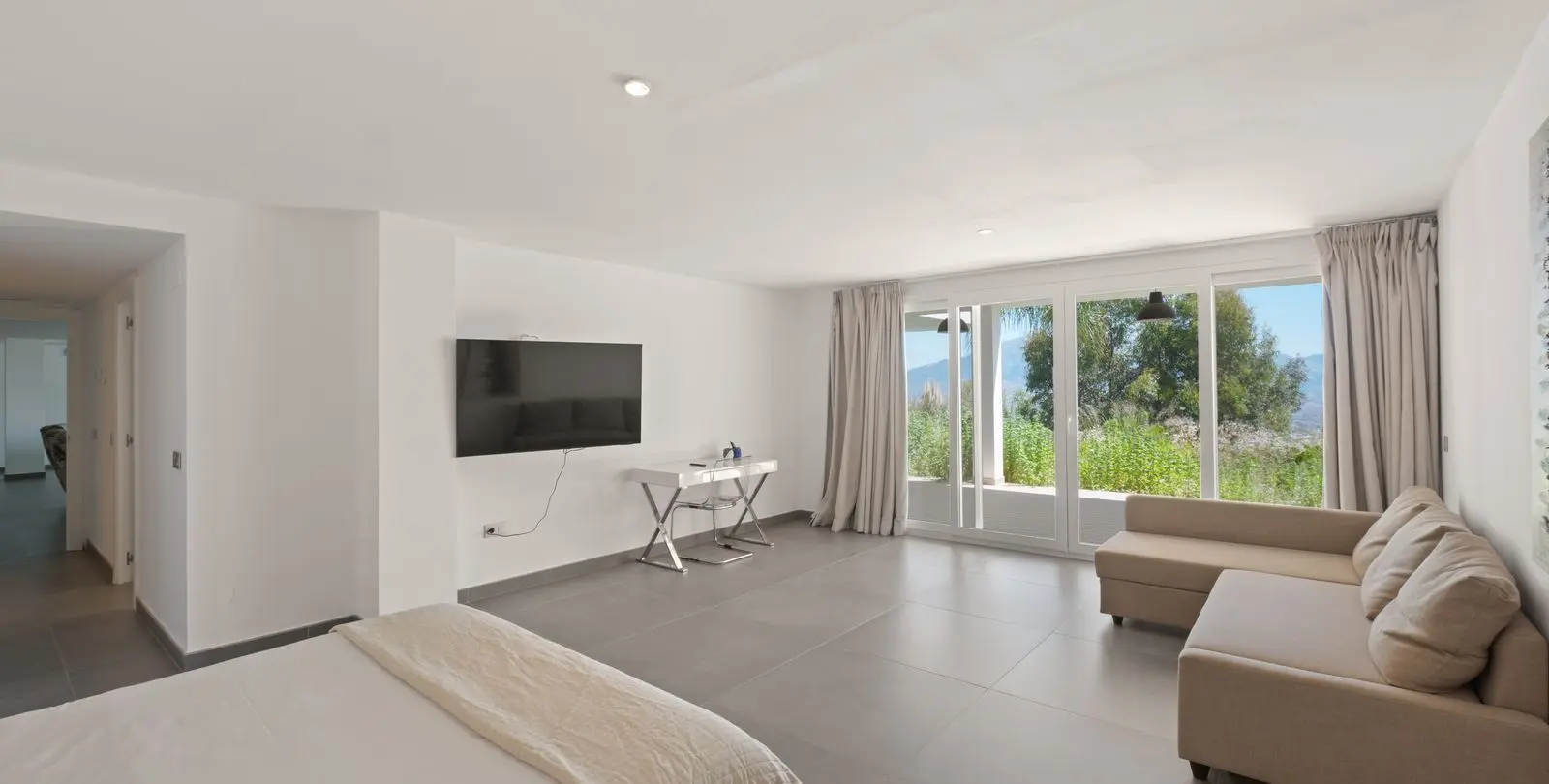 Sale of detached villa in La Mairena 44