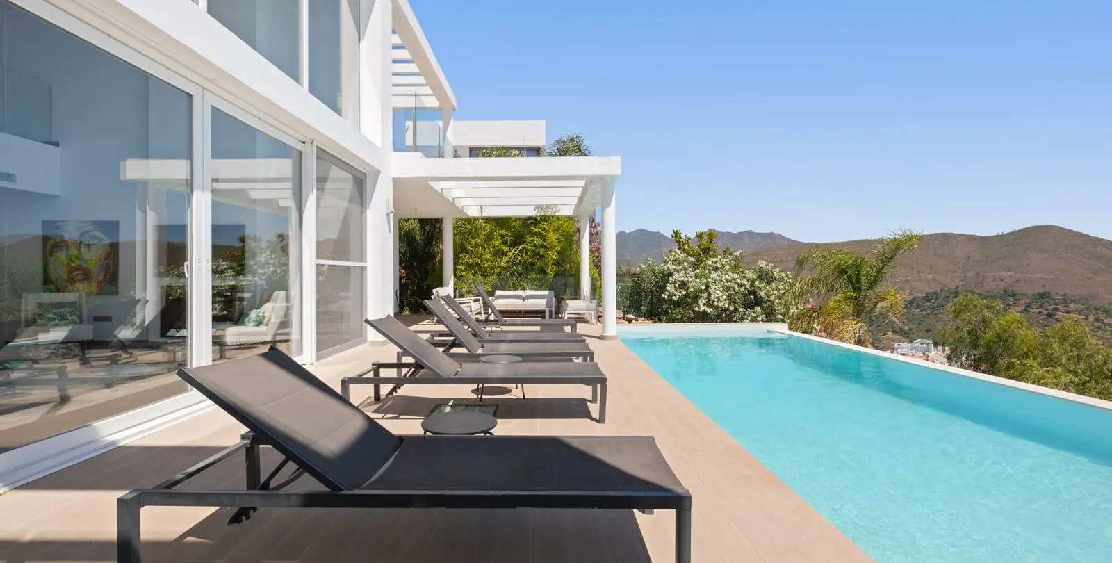 Sale of detached villa in La Mairena 48