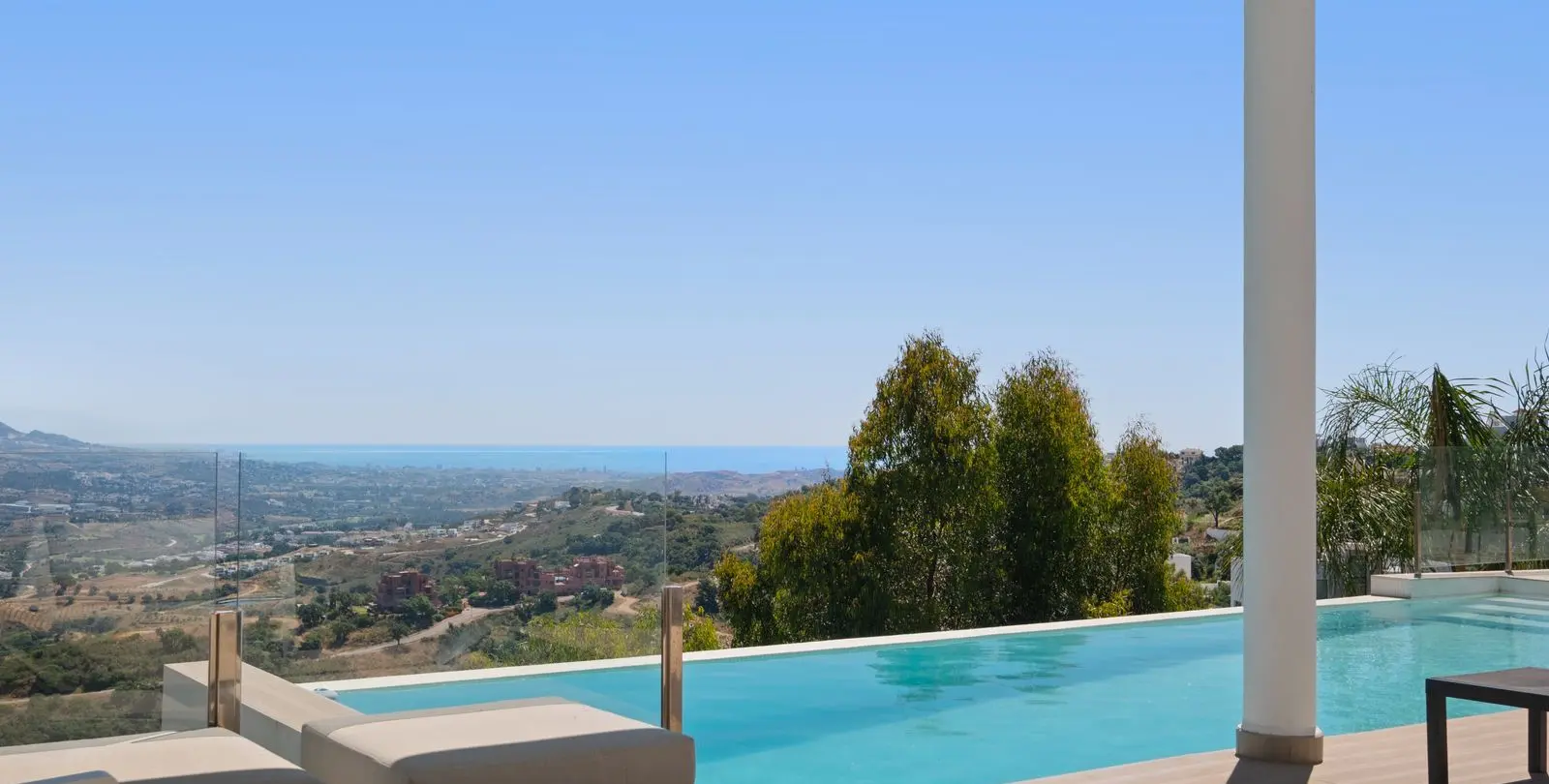 Sale of detached villa in La Mairena 51