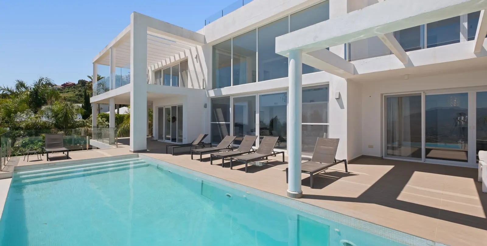 Sale of detached villa in La Mairena 55