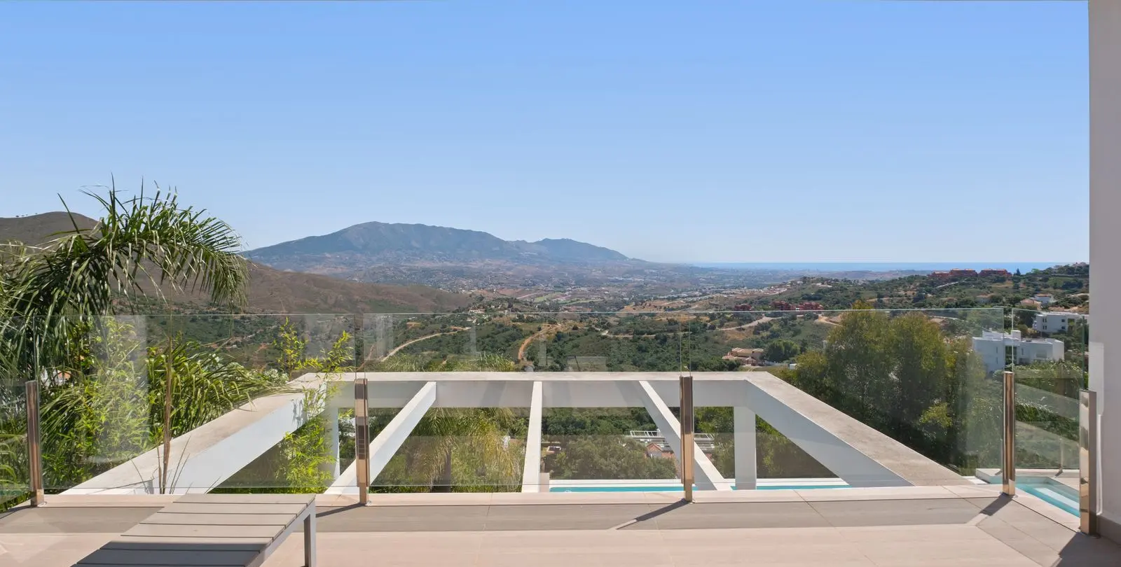 Sale of detached villa in La Mairena 56