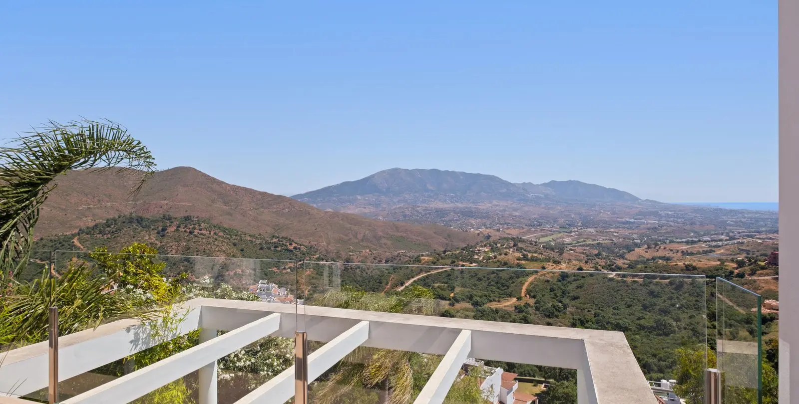 Sale of detached villa in La Mairena 60