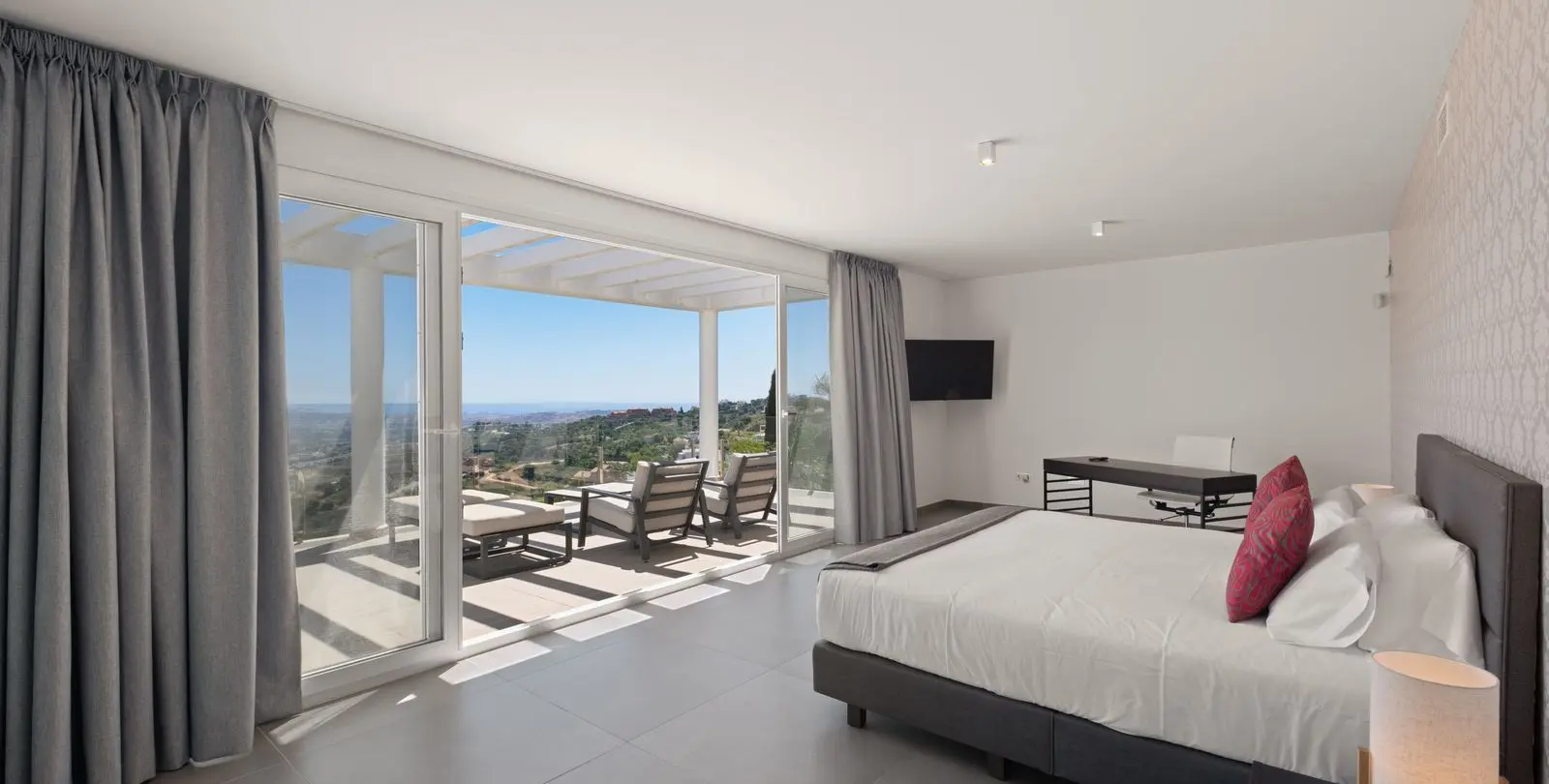 Sale of detached villa in La Mairena 61