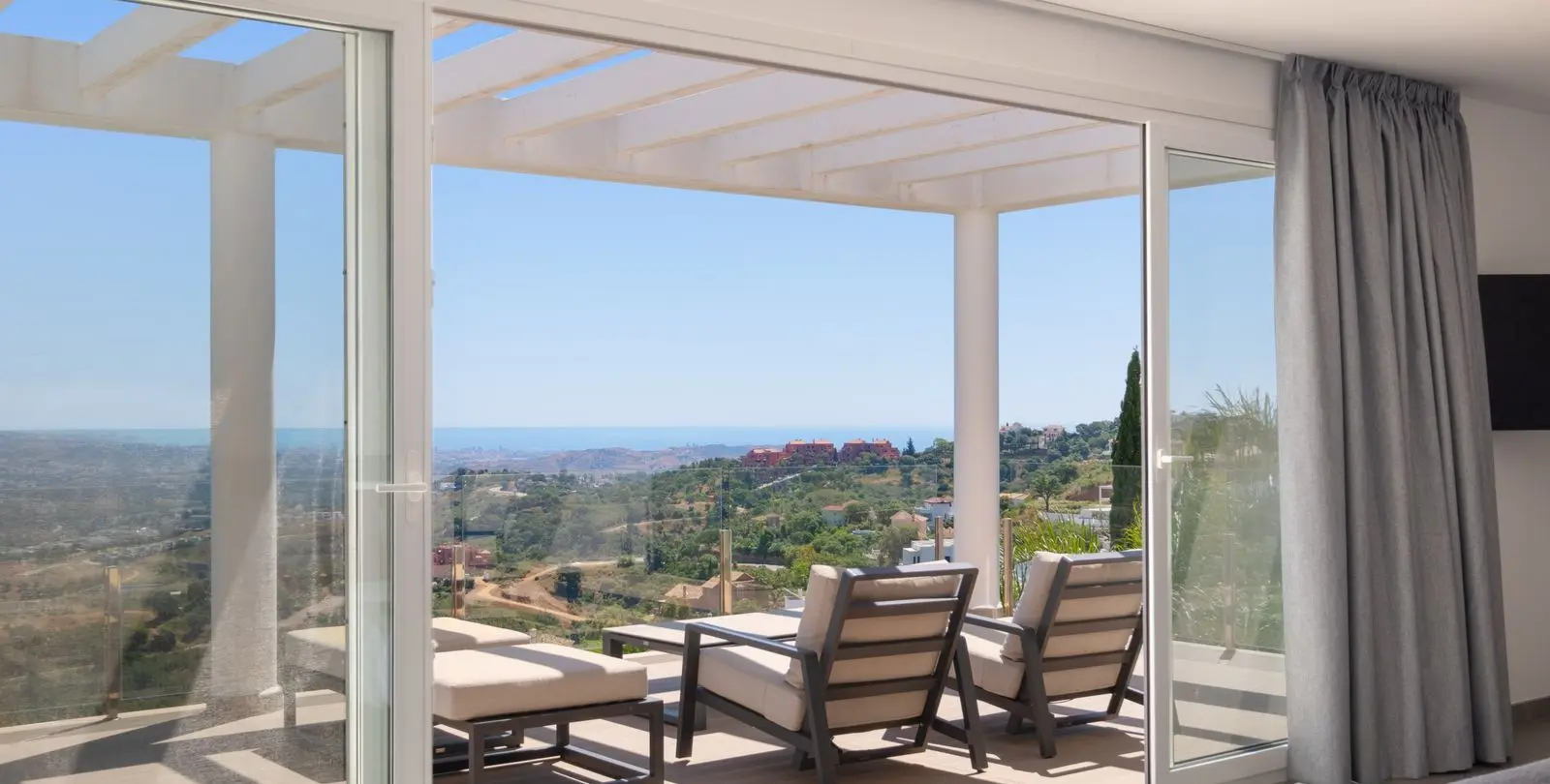 Sale of detached villa in La Mairena 62