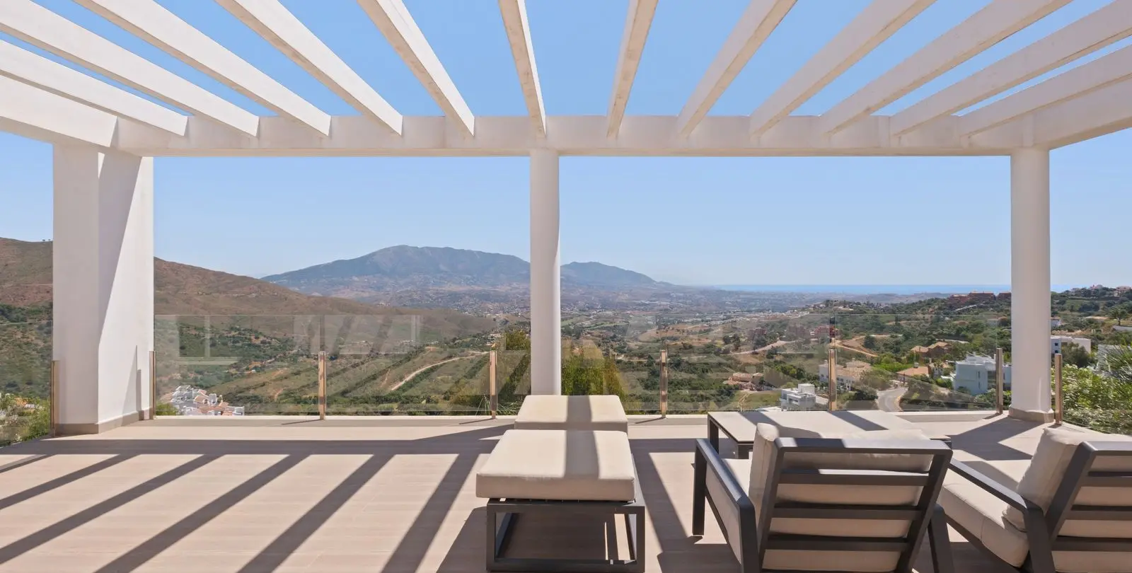 Sale of detached villa in La Mairena 63
