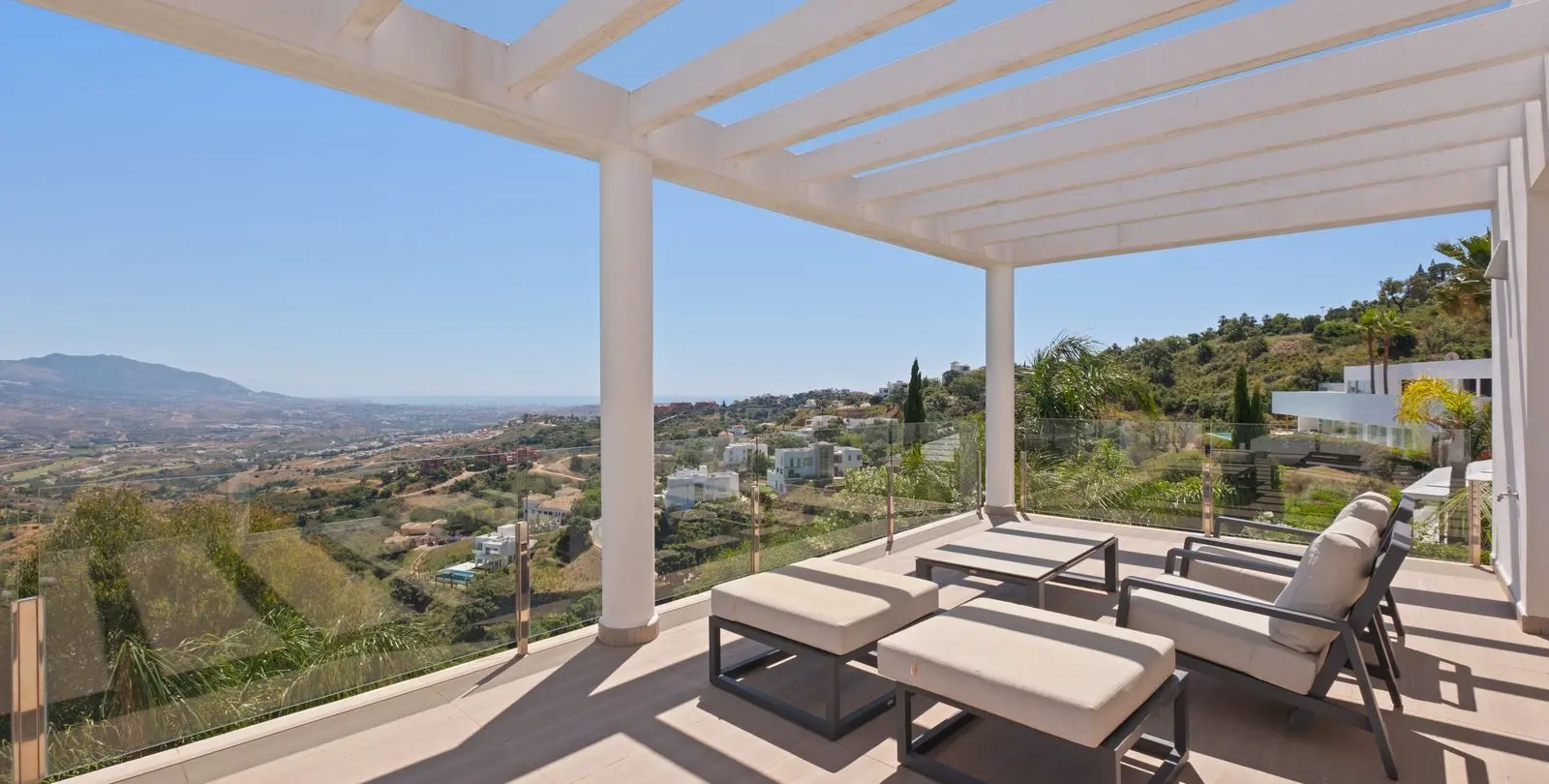 Sale of detached villa in La Mairena 64