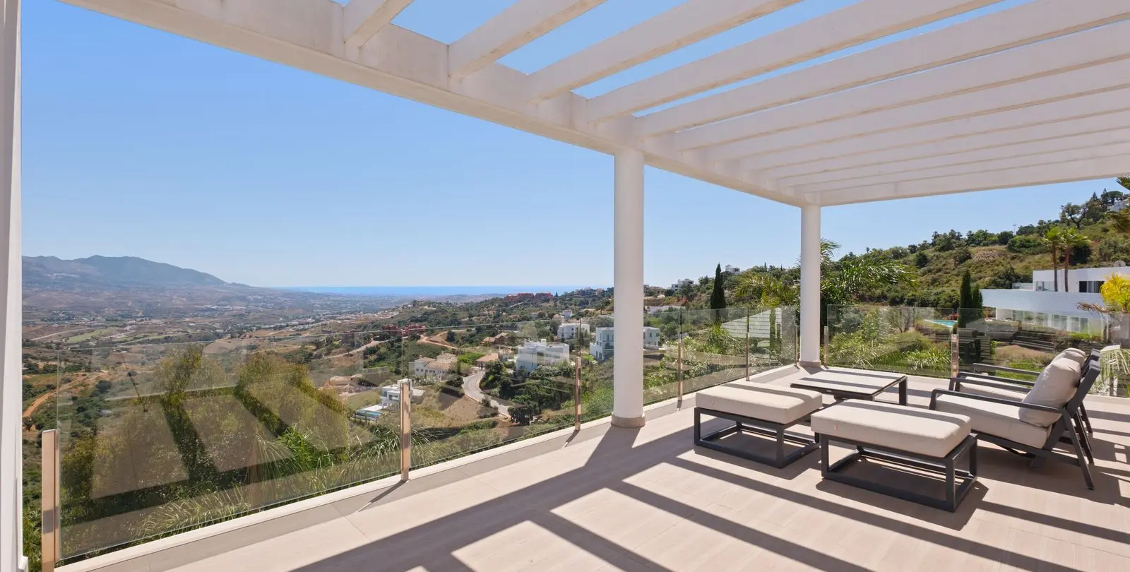Sale of detached villa in La Mairena 65