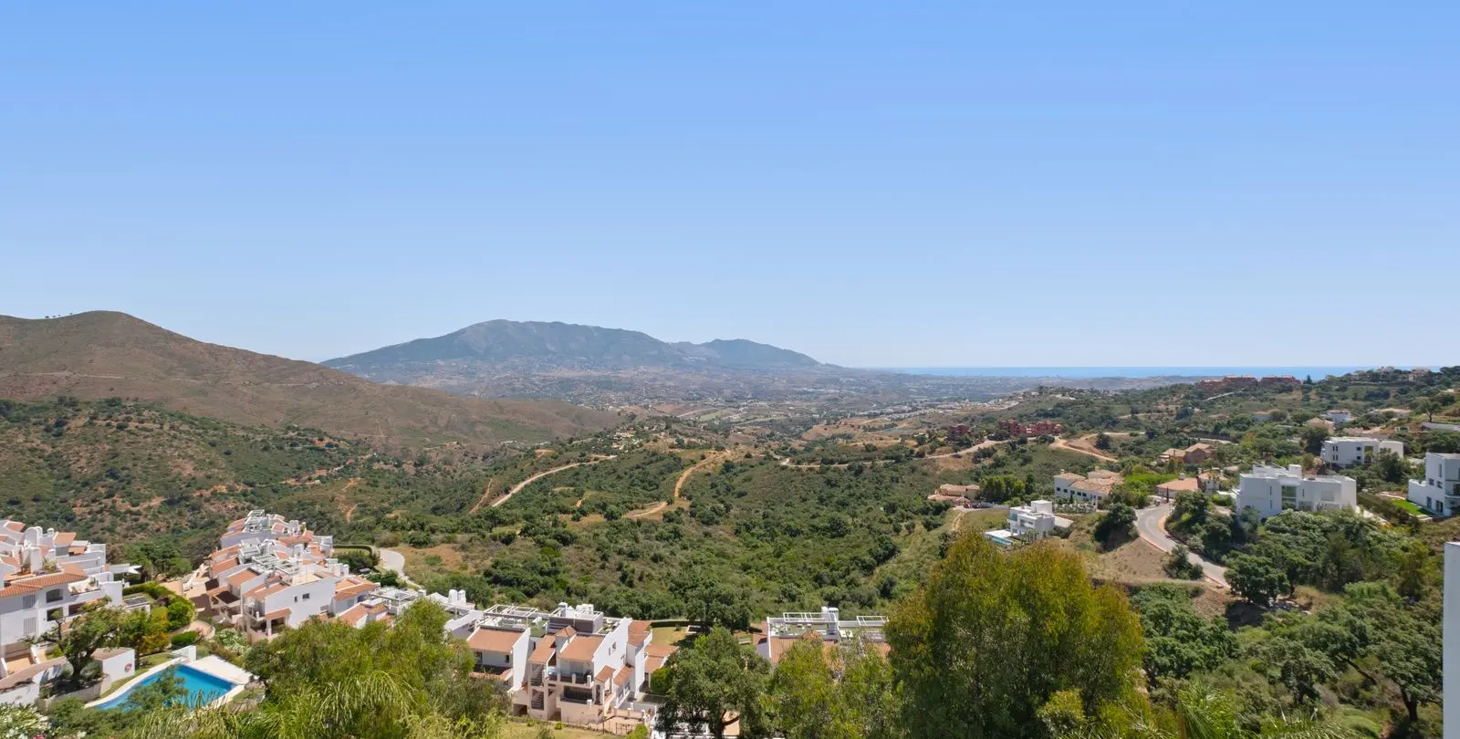 Sale of detached villa in La Mairena 71