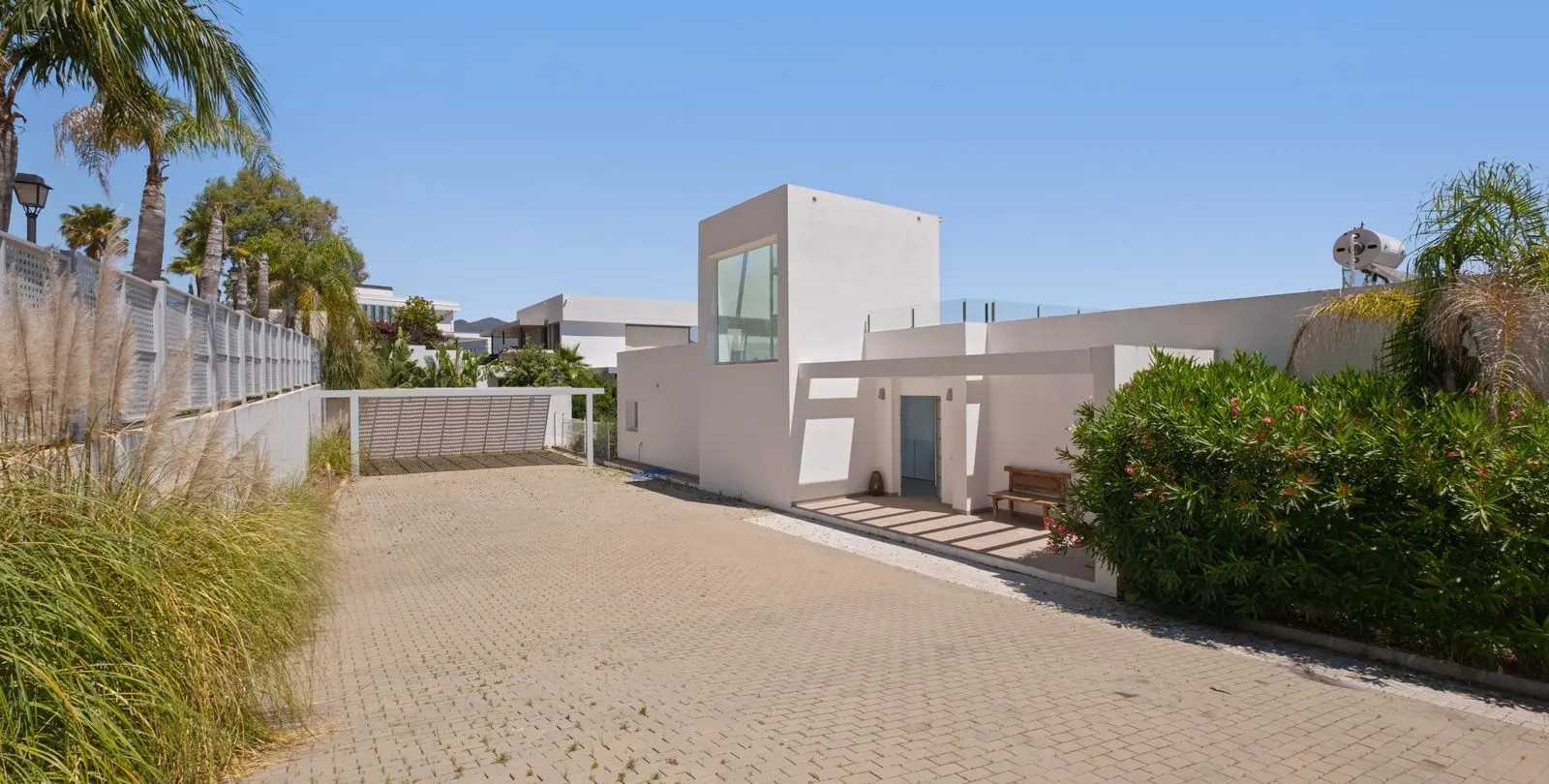 Sale of detached villa in La Mairena 75