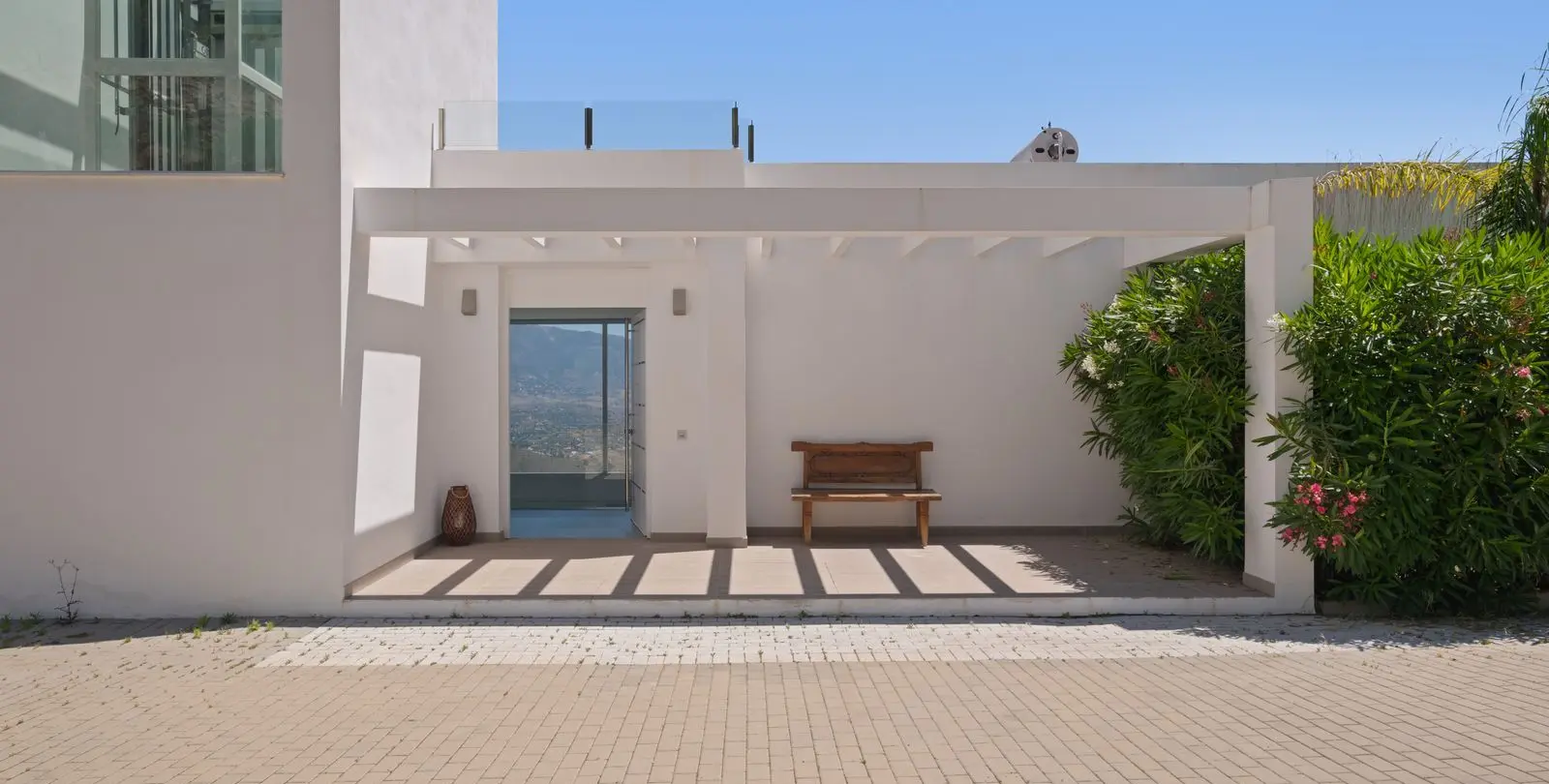 Sale of detached villa in La Mairena 77