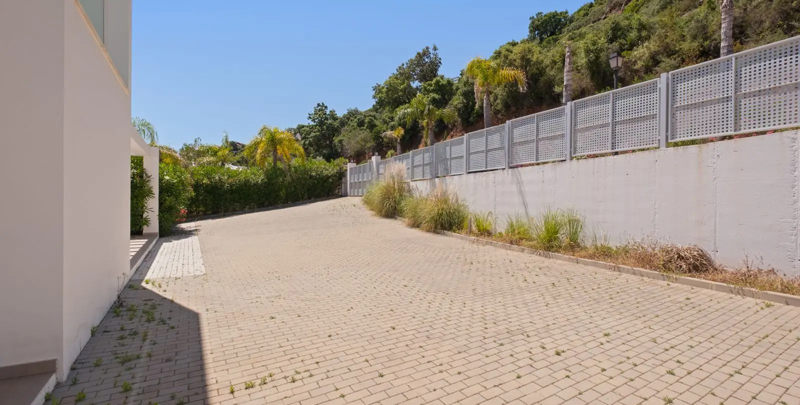 Sale of detached villa in La Mairena 79