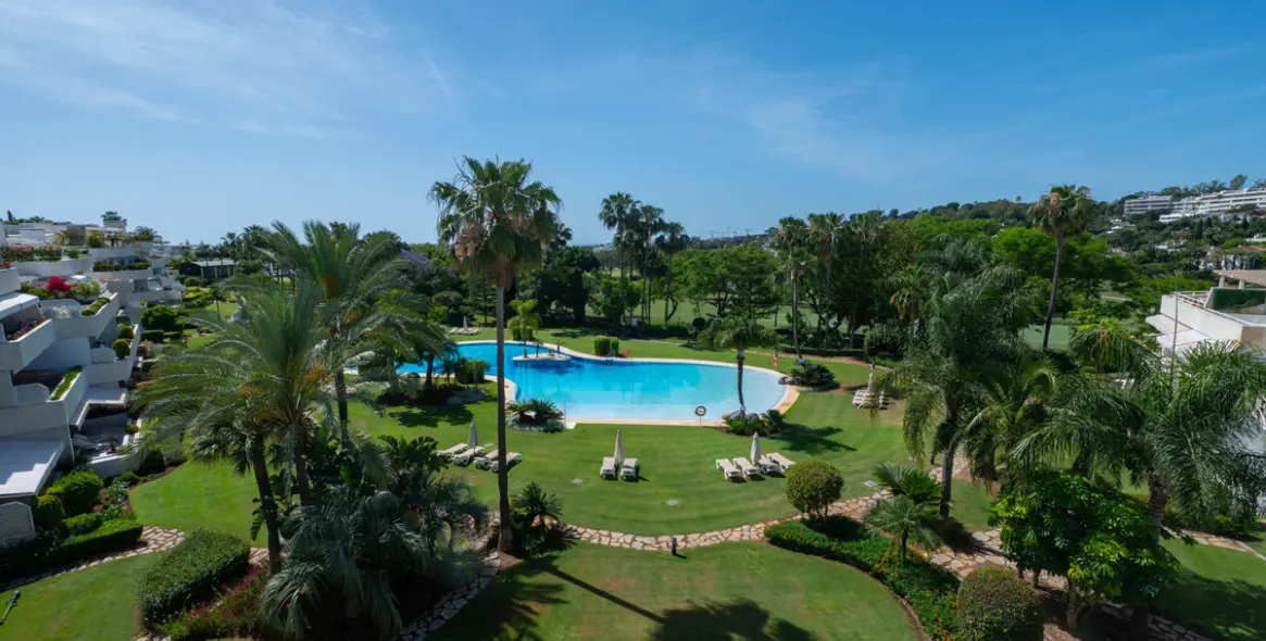 Venta de ático dúplex en Nueva Andalucía 2