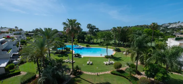 Venta de ático dúplex en Nueva Andalucía 1