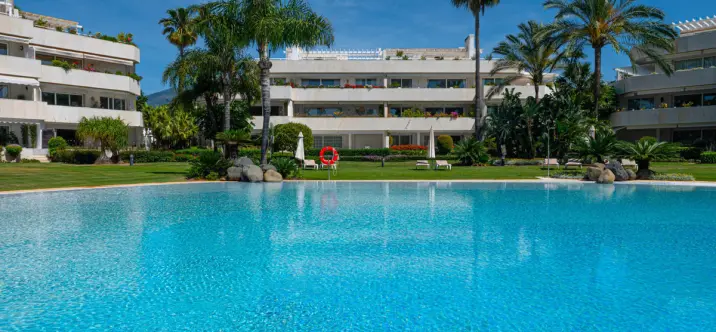 Venta de ático dúplex en Nueva Andalucía 2